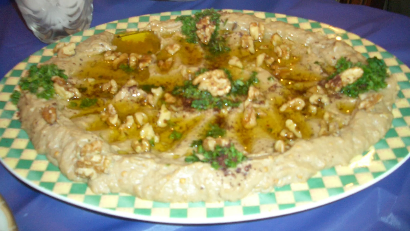 بابا غنوج بالباذنجان المشوي ودبس الرمان والجوز البلدي