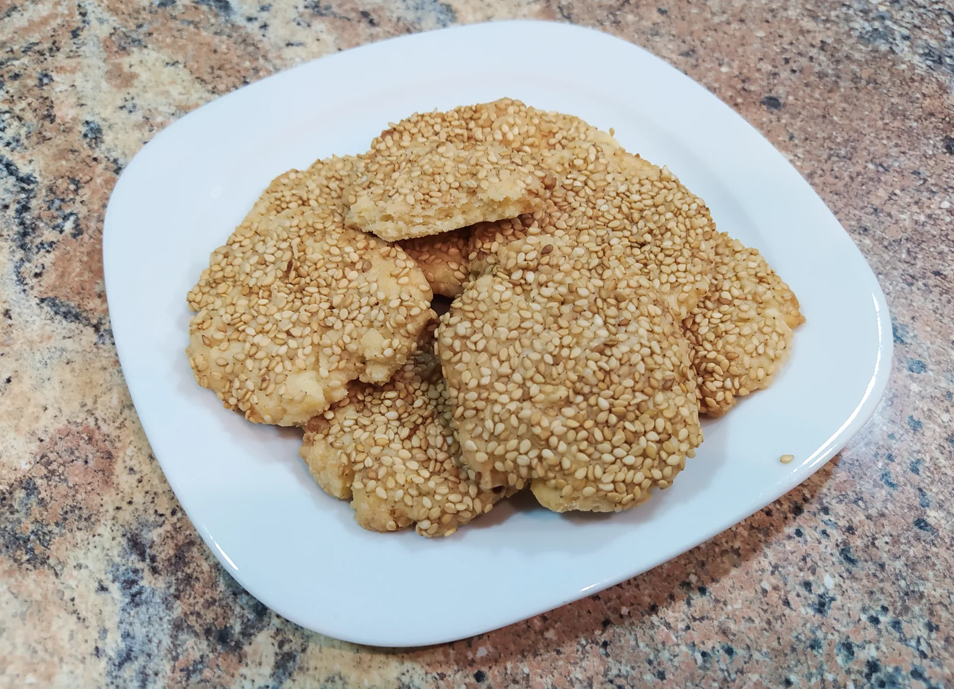 برازق ميدانية شامية بالسمسم والفستق