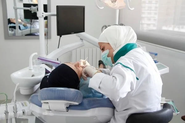 عيادة الدمتور ناصر في عامودا طب اسنان